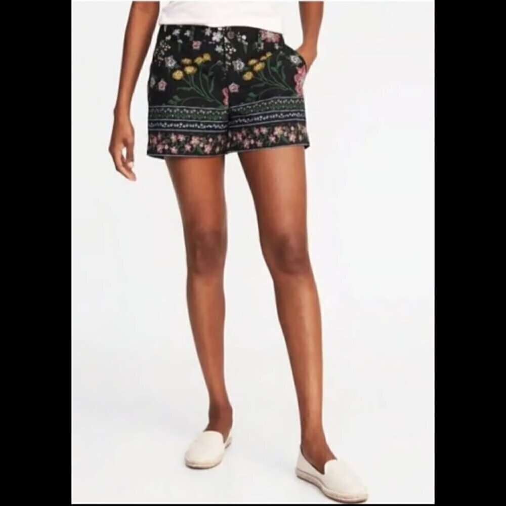 Old Navy Women's Size 6 Every Day Khaki Shorts Floral Print Black Boho